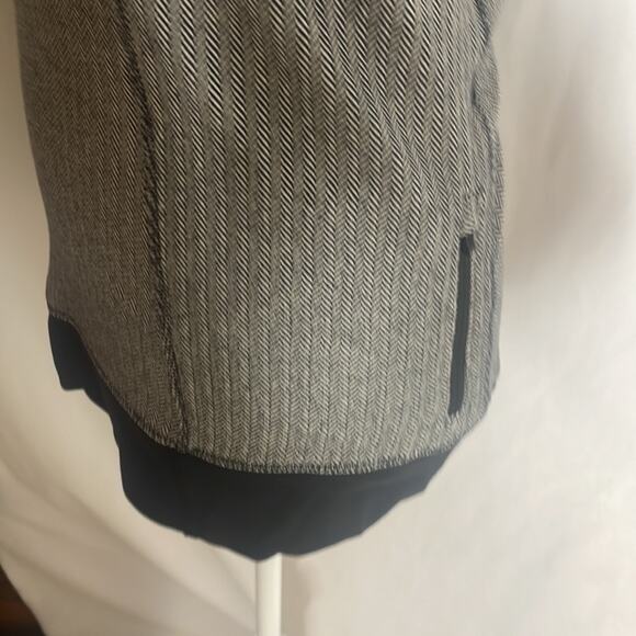 Lululemon black and grey herringbone think fast hoodie size 4 - Picture 9 of 10